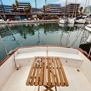 Stylish 80's Fishing Boat Bateau-hôtel Sant Adrià de Besòs